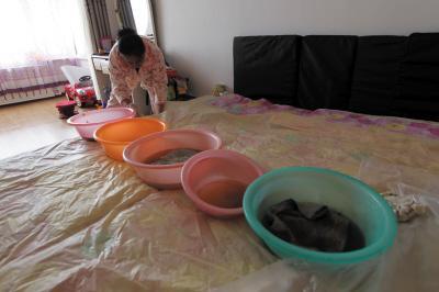 宜川楼上漏水，住户失联，小区没物管，业主维权难！律师来支招……